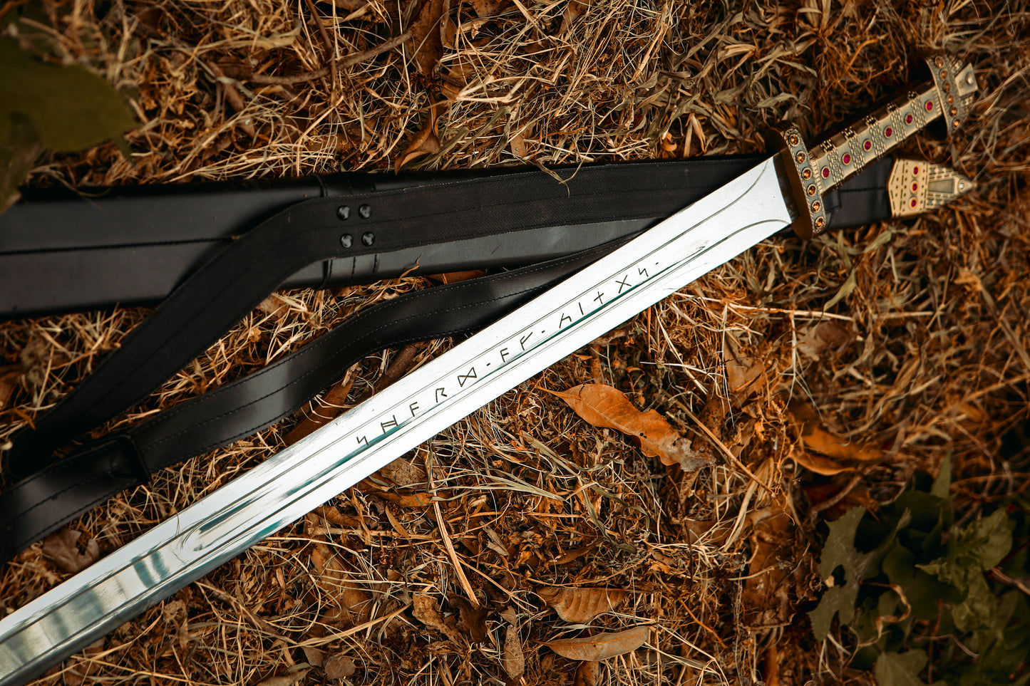 Hand-Forged Viking King Ragnar Lothbrok Replica with Scabbard – Stainless Steel Heritage Edition
